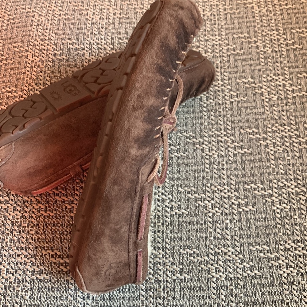 - Ugg Slippers Excellent Condition - image 7